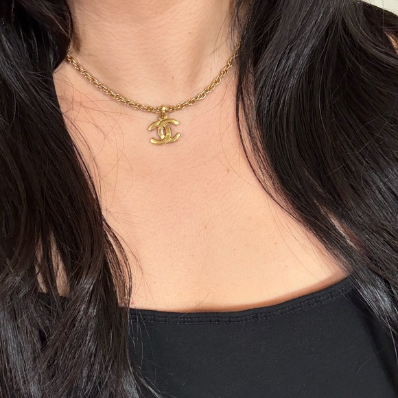 CHANEL Vintage Gold CC pendant necklace, 1990-2000s - Picture 1 of 12